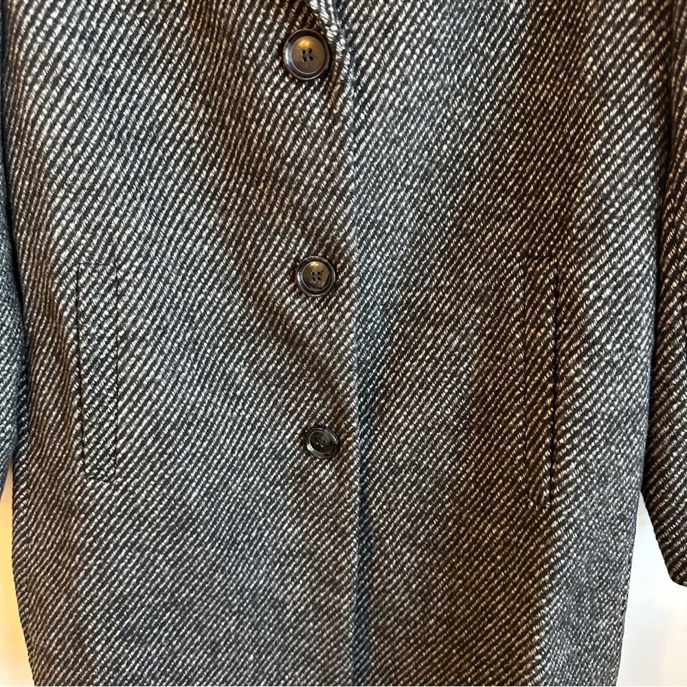 NWT Liz Claiborne Black/White Wool Blend
Coat, size L - Picture 4 of 8